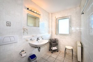 تجهيزات دش، مجففات شعر، مناشف