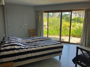 6 bedrooms, iron/ironing board, free WiFi