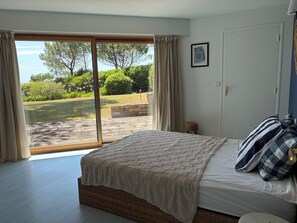 6 bedrooms, iron/ironing board, free WiFi