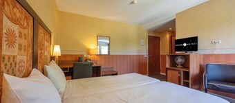 Stay in Comfort Near Noordwijk’s Best Trails and Sights! Free Breakfast!