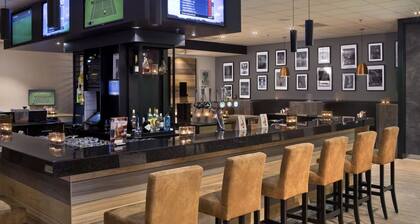 A Comfortable Stay a Short Walk from the Terminal! Onsite Dining! Rooftop Bar