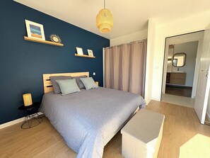 5 bedrooms, iron/ironing board, free WiFi, bed sheets