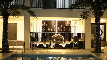 Poolside bar