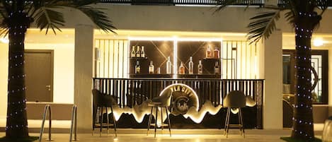 Bar accanto alla piscina