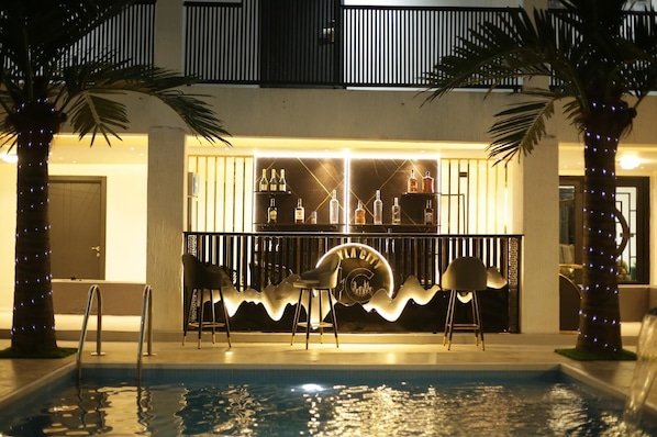 Poolside bar