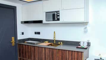Studio | Private kitchen | Fridge, microwave, stovetop, cookware/dishes/utensils