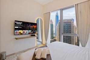 2 bedrooms, desk, iron/ironing board, WiFi