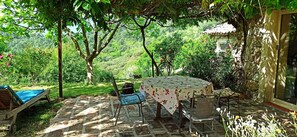 Outdoor dining - Farmhouse in the heart of nature, close to rivers, hiking trails and attractions... (STE CROIX DE CADERLE)
