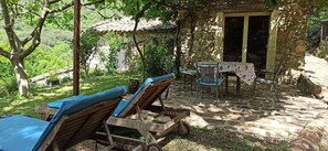 Outdoor dining - Farmhouse in the heart of nature, close to rivers, hiking trails and attractions... (STE CROIX DE CADERLE)