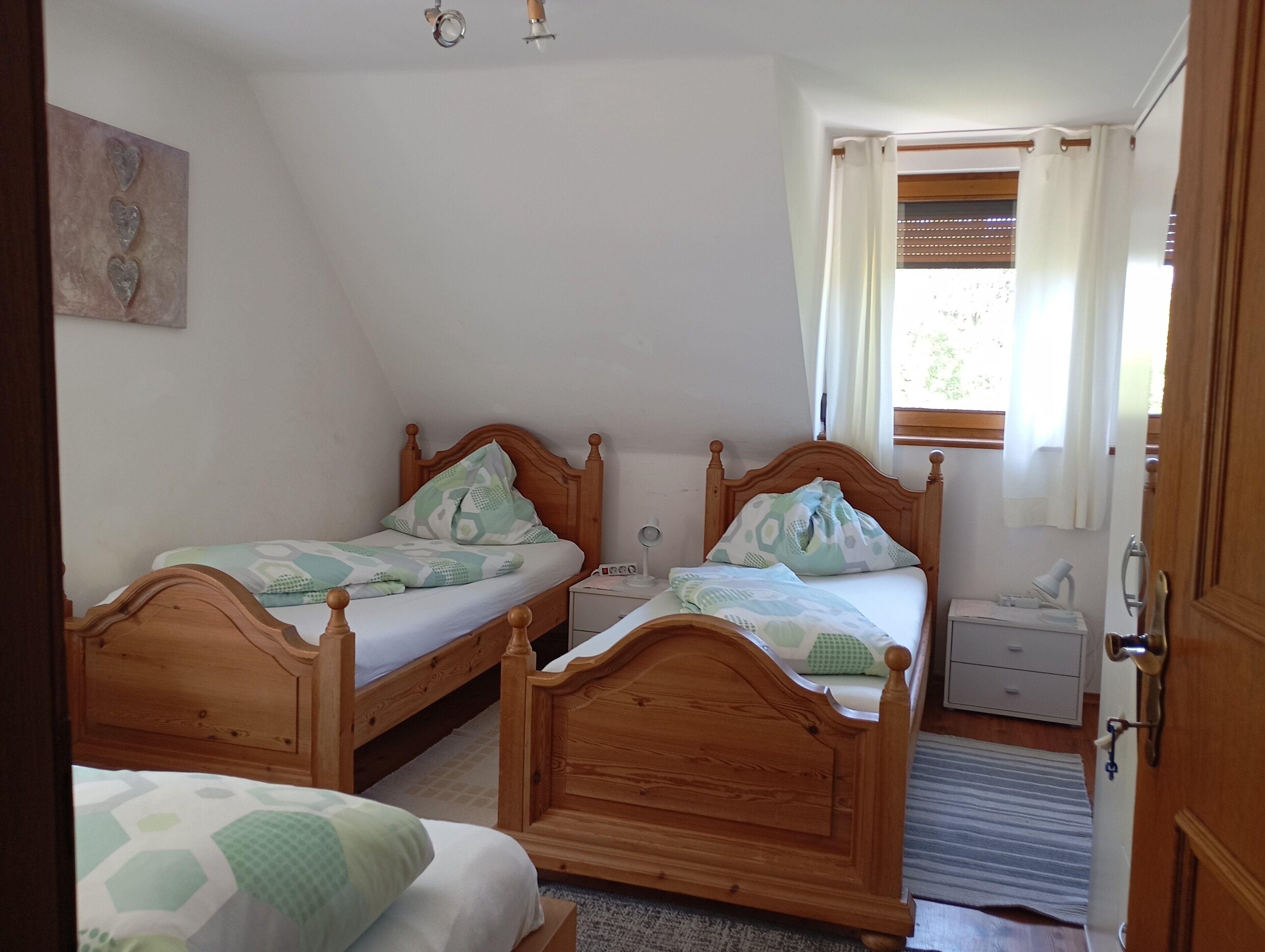 4 bedrooms, iron/ironing board, free WiFi, bed sheets
