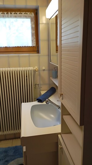 تجهيزات دش، مجففات شعر، مناشف