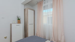 Apartemen Standar, balkon, pemandangan kebun | Meja kerja, Wi-Fi gratis, dan seprai linen