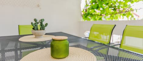 Appartamento Standard, balcone, vista giardino | Vista cortile