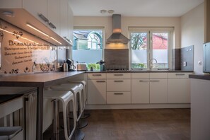 Fridge, microwave, dishwasher, coffee/tea maker