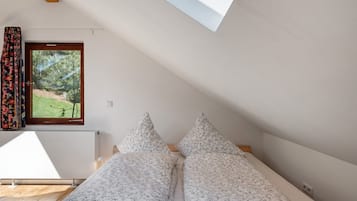 1 bedroom, bed sheets