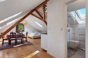 1 bedroom, bed sheets