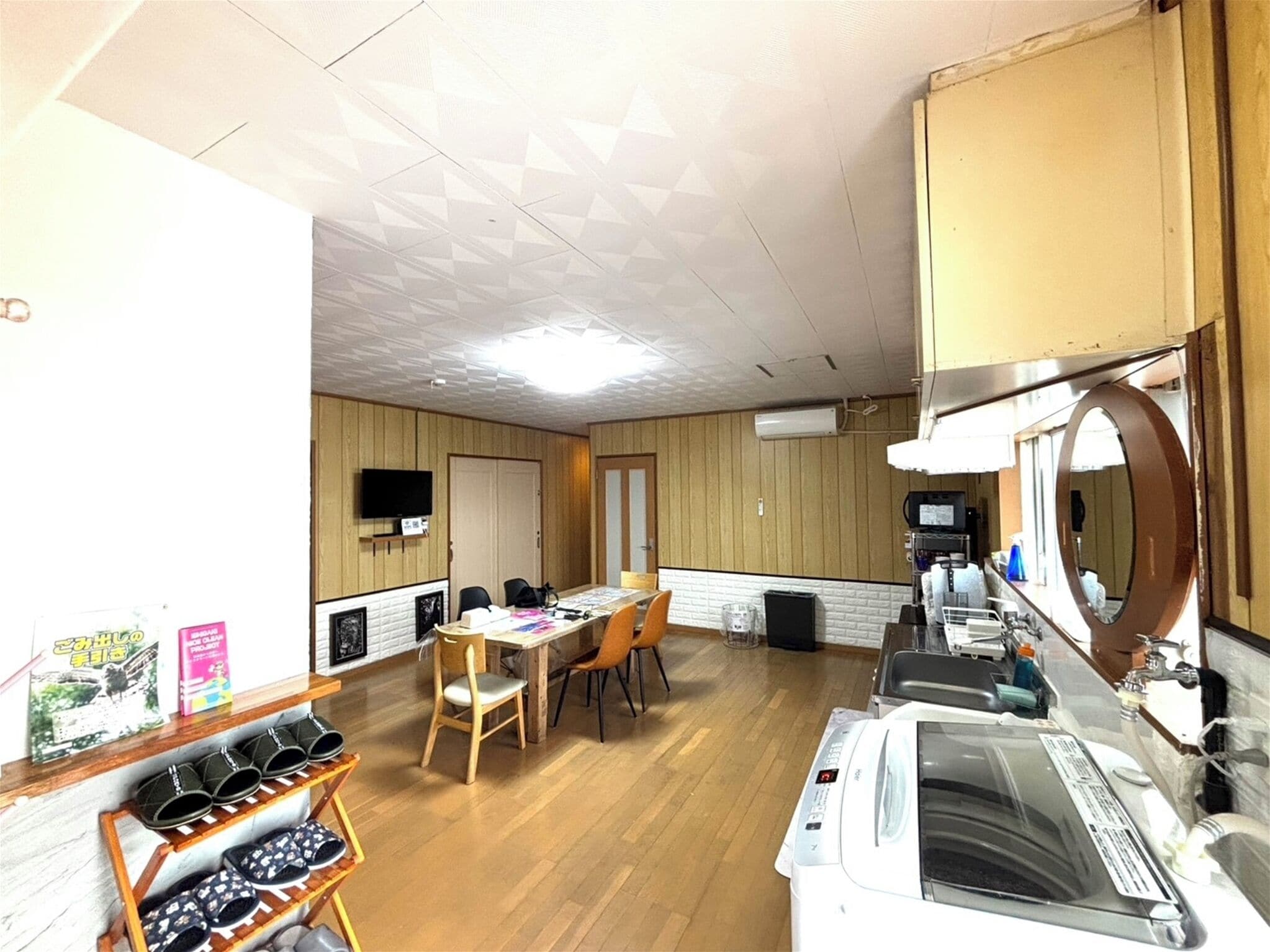 Basic Apartment, Sea View | In-room dining