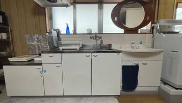 Basic Apartment, Sea View | Private kitchen