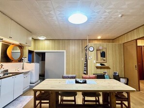 Basic Apartment, Sea View | Dining room