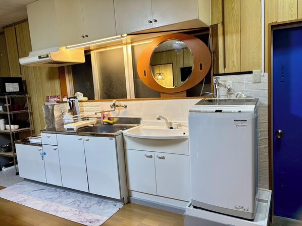 Basic Apartment, Sea View | Private kitchen