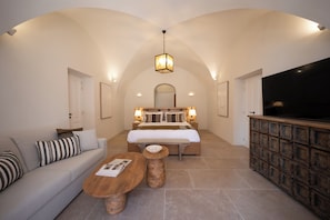 3 Schlafzimmer, Schreibtisch, Bügeleisen/Bügelbrett, Reisekinderbett