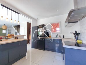 Micro-ondes, four, plaque de cuisson, lave-vaisselle