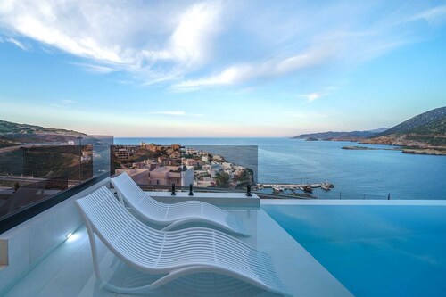 Sun Bliss Villa, wrapped in blue, Villa