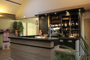 Bar (in der Unterkunft)