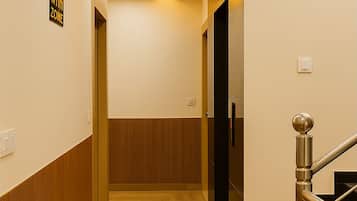 Comfort Double Room, Lanai, City View | Reception