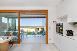 Fridge, oven, dishwasher, coffee/tea maker