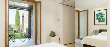 واي فاي مجانًا وملاءات أسرّة