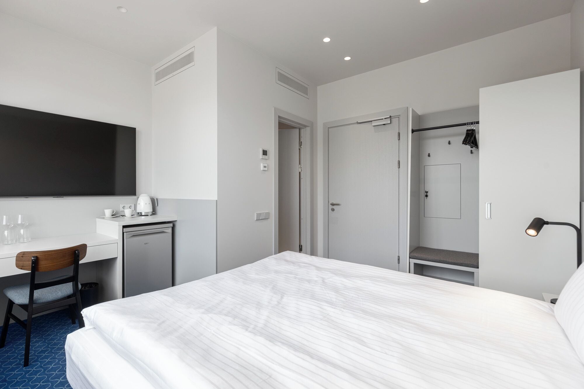 Standard Double Room | Laptop workspace, free WiFi