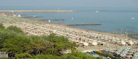 Una playa cerca