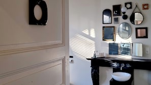 Double Room | Bathroom | Free toiletries, hair dryer, towels, soap