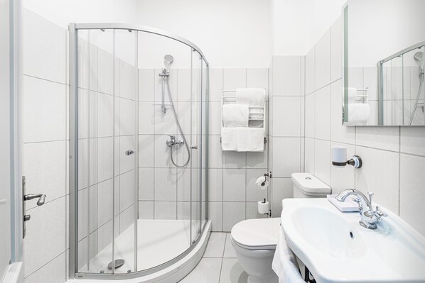 Doppel- oder Zweibettzimmer | Badezimmer