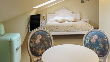 Standard Triple Room | Iron/ironing board, free WiFi