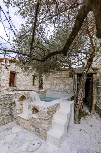 Ioulia’s Cottage by Nomads