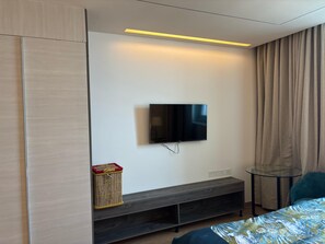1 bedroom, iron/ironing board, WiFi - 8287502088 (Gurugram)
