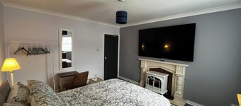 Shalom Apartment 98B