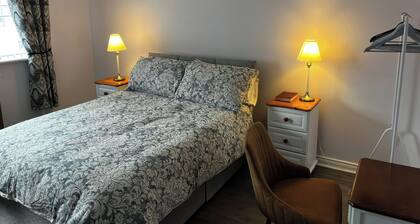 Shalom Apartment 98B