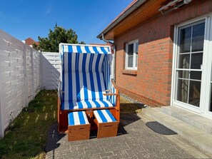 Terrace/patio - Vacation home Strandfeeling Glowe - House in a great location with garden, terrace and (Glowe)
