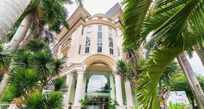 Cozy Double Suite | Spacious & Quiet Near SECC