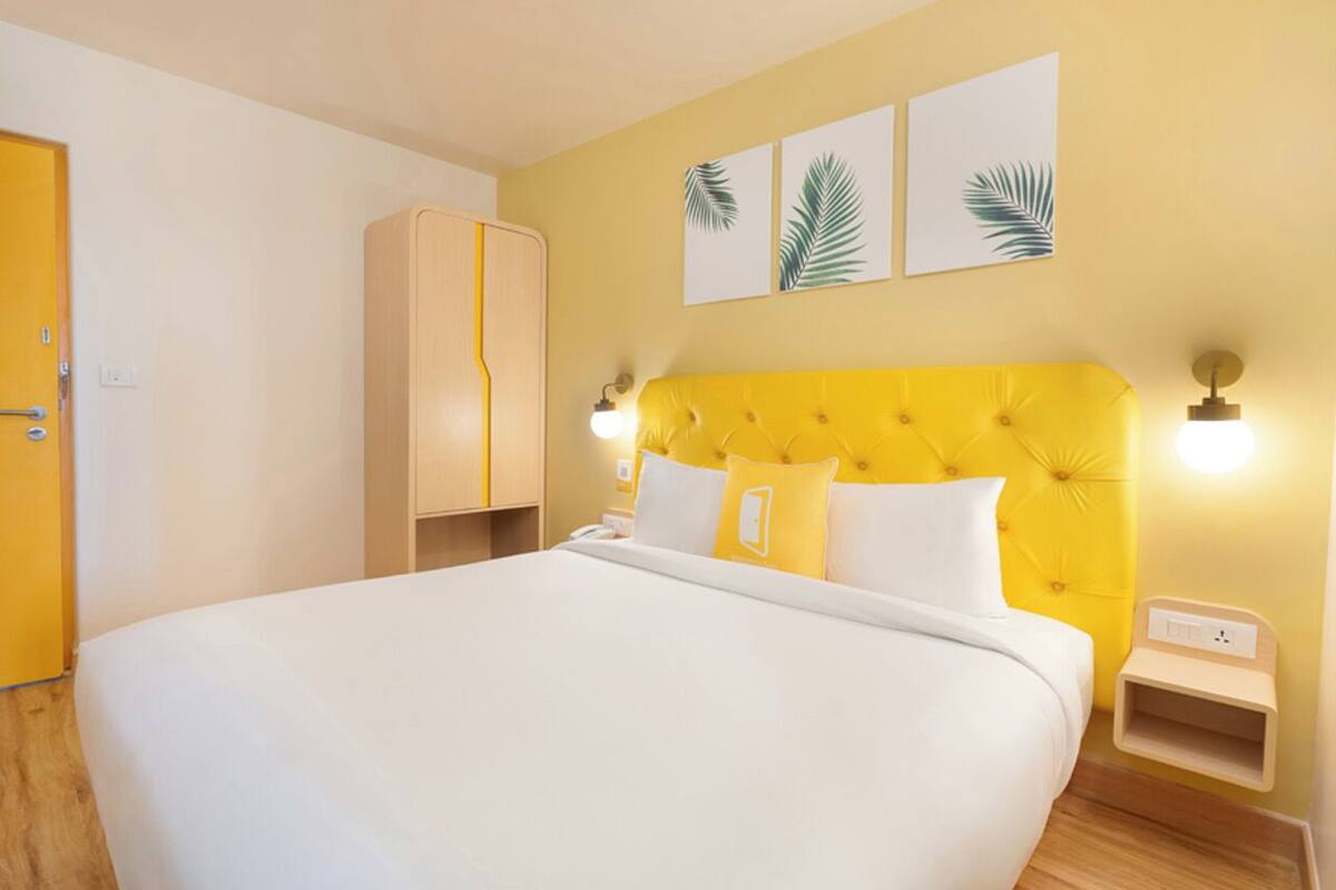 Room, City View | 1 bilik tidur, seterika/papan seterika, Wi-fi percuma