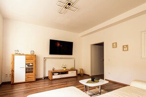 1 dormitorio, tabla de planchar con plancha, cuna de viaje y wifi