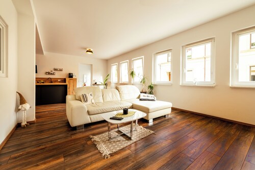 Großzügiges Apartment / Loft mit überdachtem Stellplatz