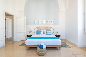 4 عدّة غرف نوم ومكواة/لوح كي وواي فاي مجانًا وملاءات أسرّة