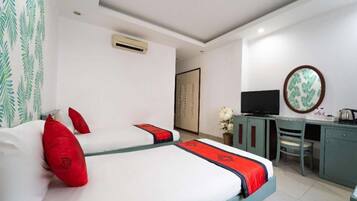 1 bedroom, desk, bed sheets