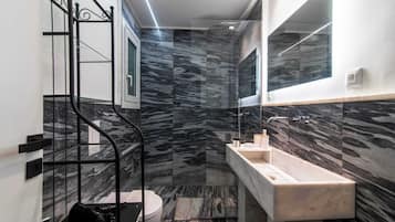 Shower, hair dryer, towels, shampoo