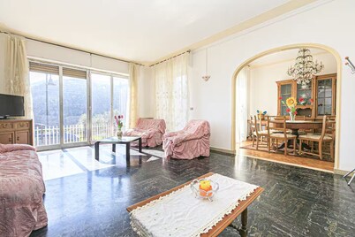 Villa indipendente con giardino e piscina, relax nella campagna della Liguria