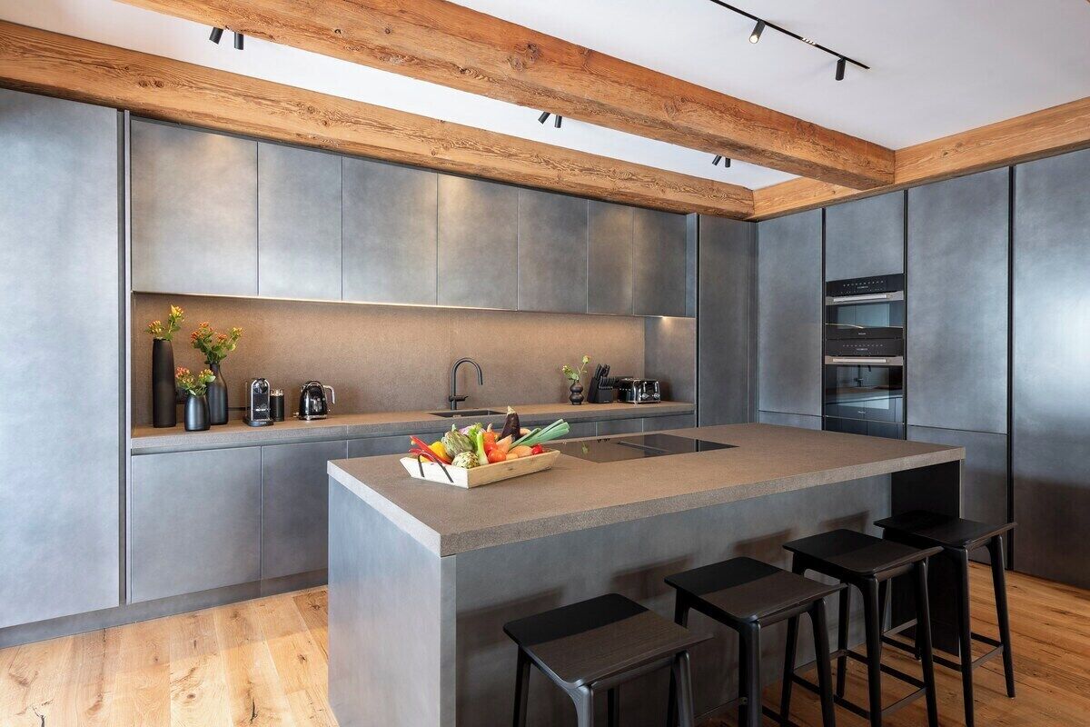 Réfrigérateur, plaque de cuisson, lave-vaisselle, cafetière/bouilloire